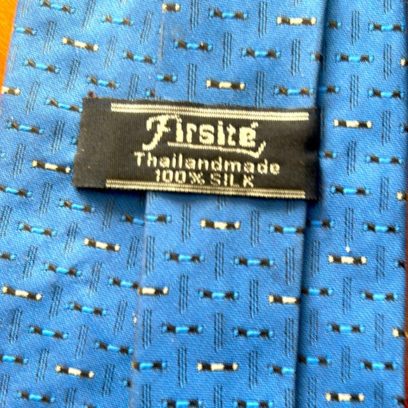 Men’s 100%Silk Tie - Picture 2 of 2